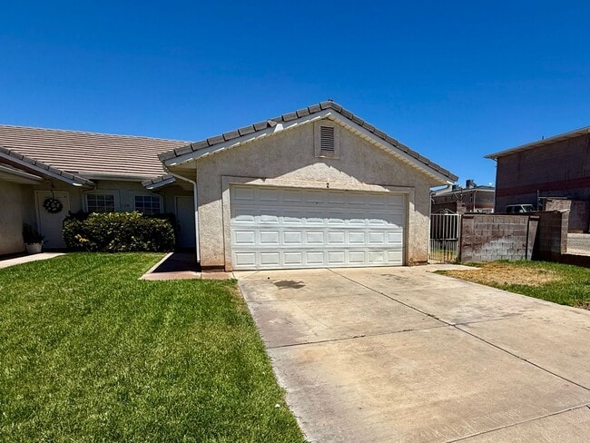 Building Photo - 1308 Millcreek Duplex Unit 2