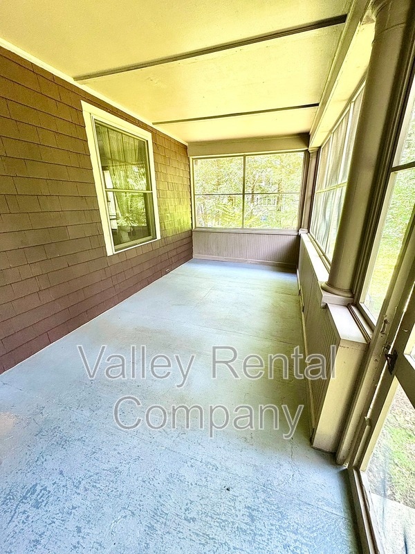 Photo - 323 Pelham Rd