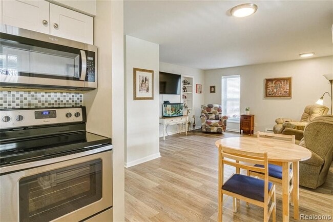 Photo - 7187 Silver Lake Rd