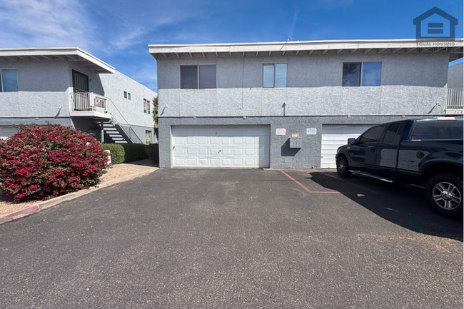 Photo - 2Bed/1.5Bath Ground Floor Townhouse at Glendale Ave/27th Ave! Ready for Immediate Move-In! -- GAR...