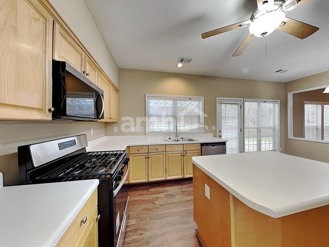 Photo - 5715 Oxborough Way