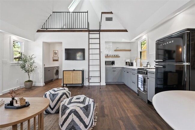 Photo - 1507 Drake Ave