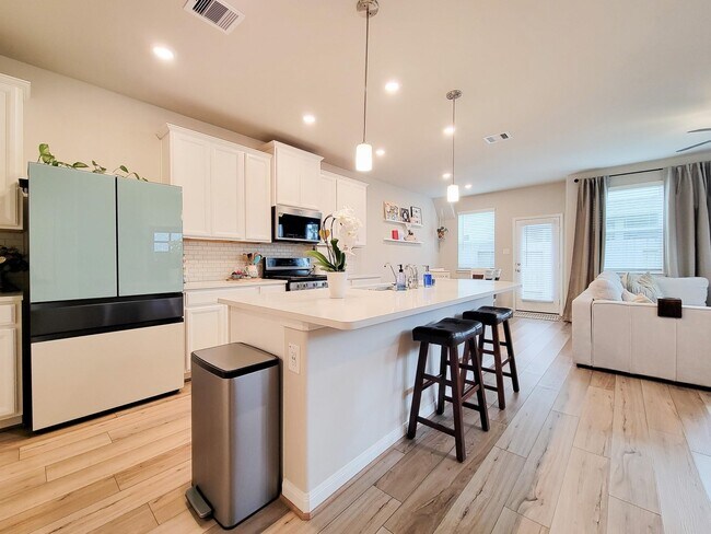 Photo - 1510 Lakeline Oak Dr