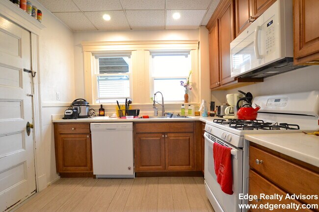 Photo - 69 Oak Square Ave Unit 1