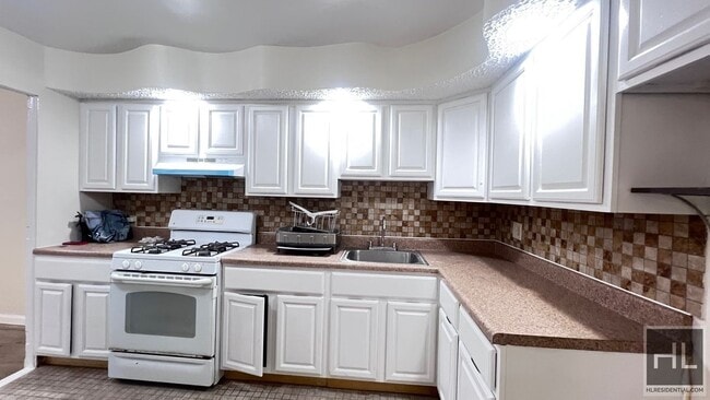 Building Photo - 2070 E 55th St Unit 2 Rental