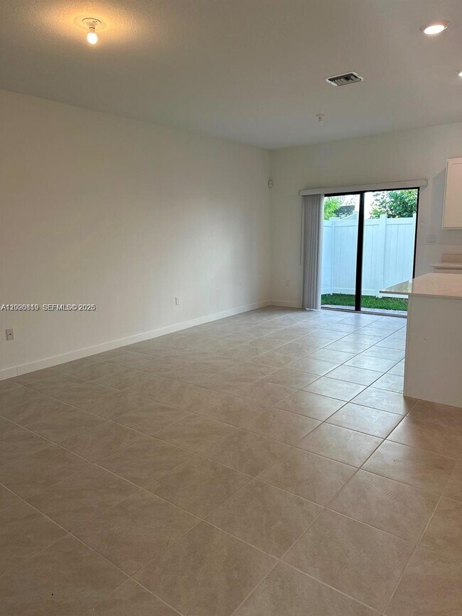 853 SW 12th St