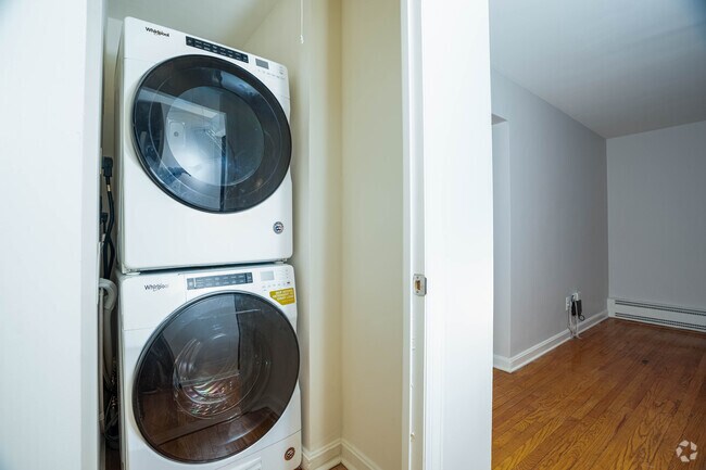 2BR, 1BA - 1260SF Laundry