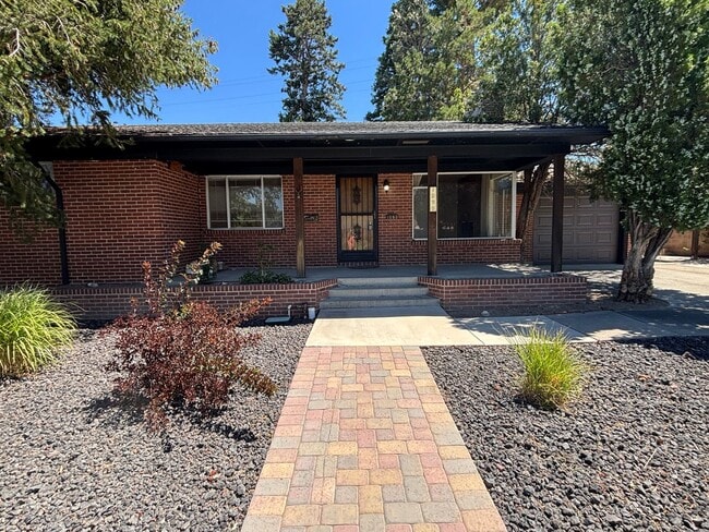 Building Photo - Charming Single Family Home in Old Southwe...