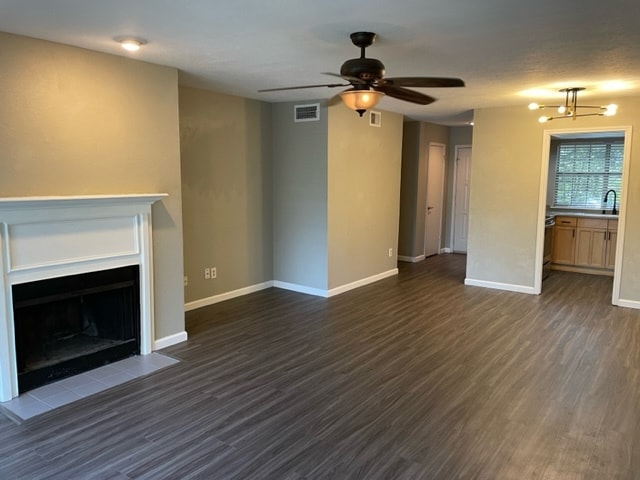 Building Photo - 2535 Wedglea Dr Unit 224