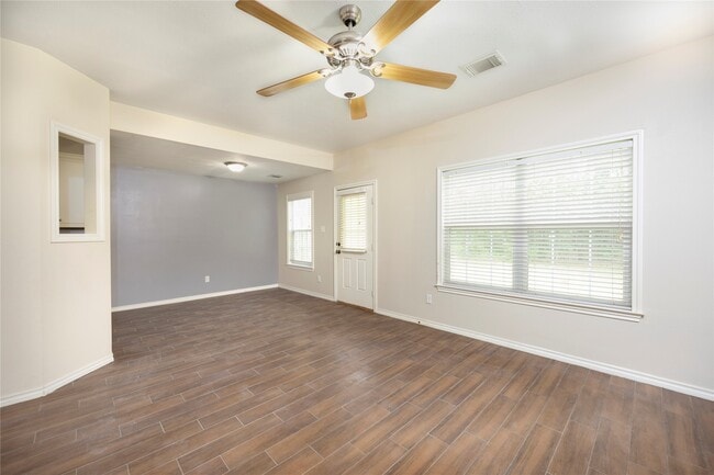 Photo - 100 Artesian Way