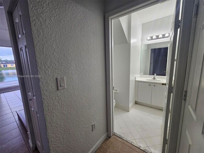 Photo - 1005 NE 42nd Ave