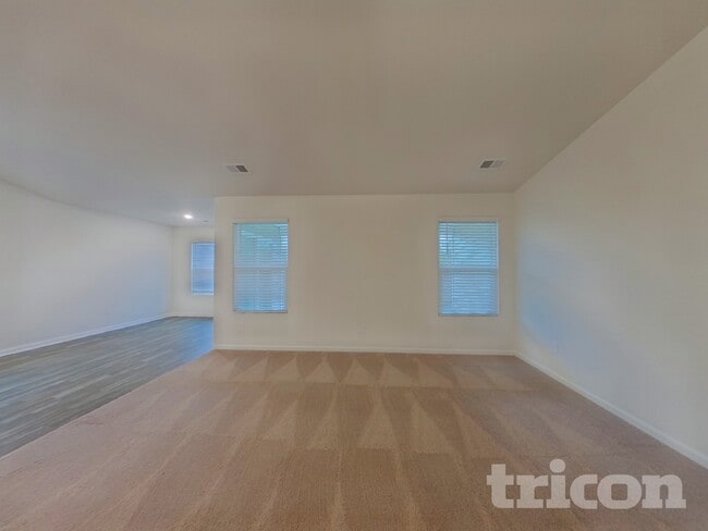 Photo - 202 Sundew Rd