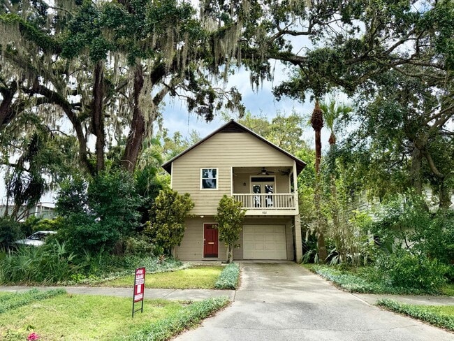 Building Photo - Adorable Two Story 2/2 Townhome in College...