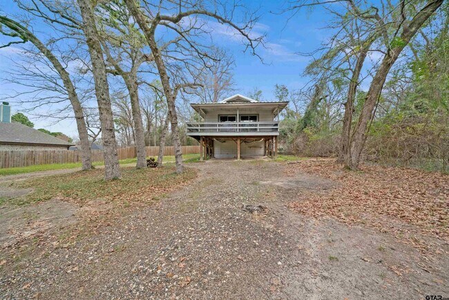 Photo - 20973 Lakeview Dr