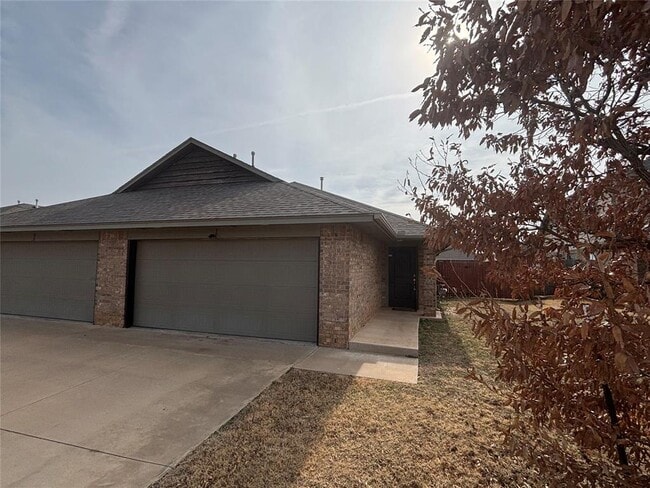 Building Photo - 8814 SW 45th St