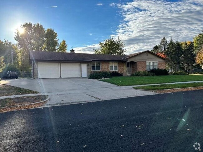 Building Photo - 3704 S Fairhall Ave Rental