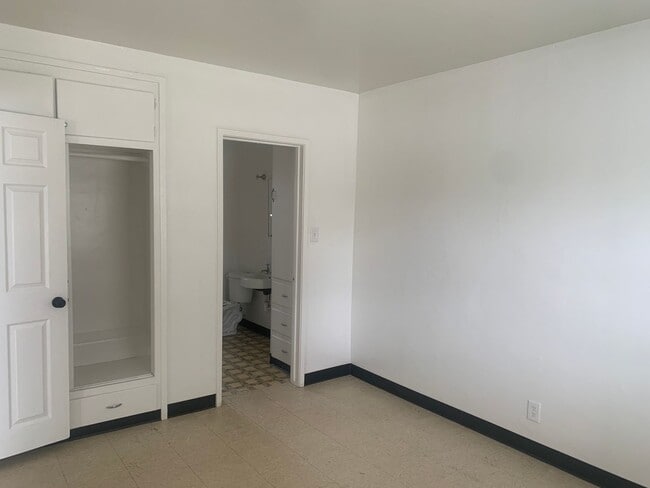 Photo - Cozy 1 bedroom in 93308 Unit 18