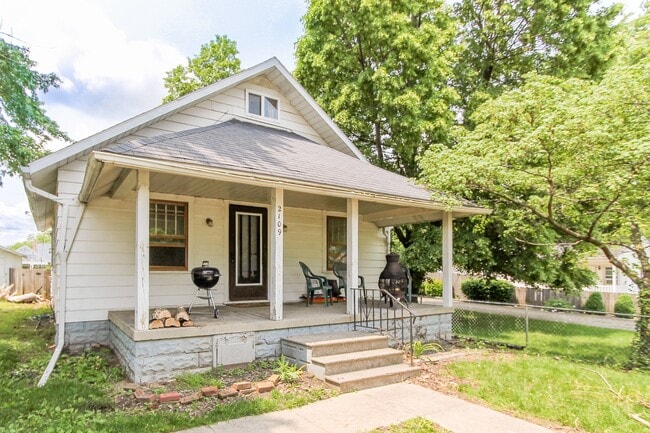 Building Photo - PRELEASING for AUGUST! Close to Campus