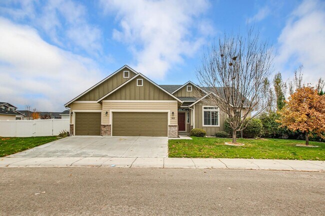 Single Level Home Plus RV parking! - Single Level Home Plus RV parking!