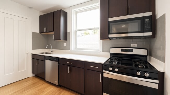 Building Photo - 3018 N Karlov Ave