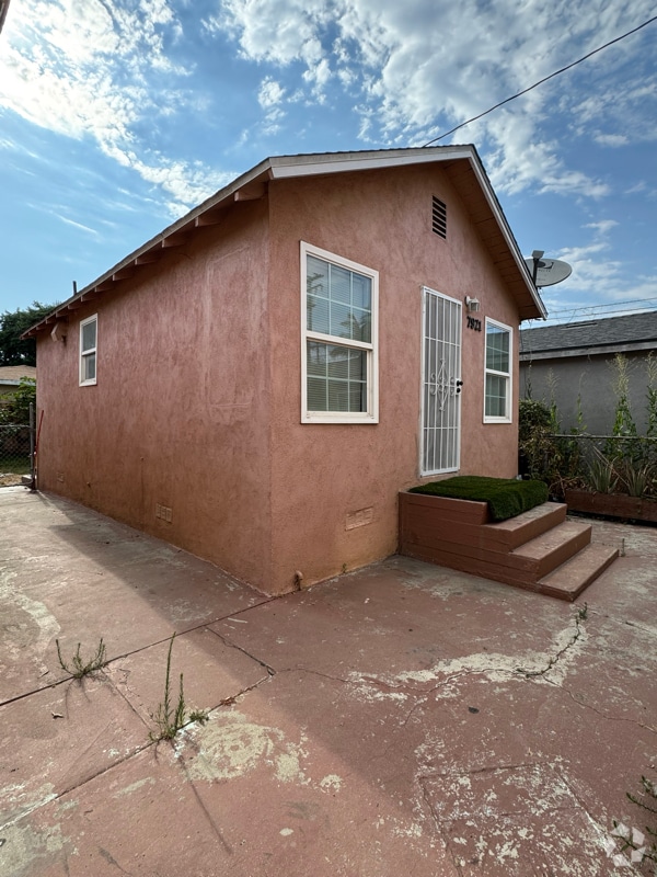 Building Photo - 7921 Morton Ave Rental