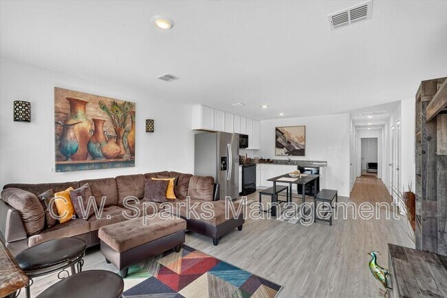 Photo - 6825 Sunbeam Cir