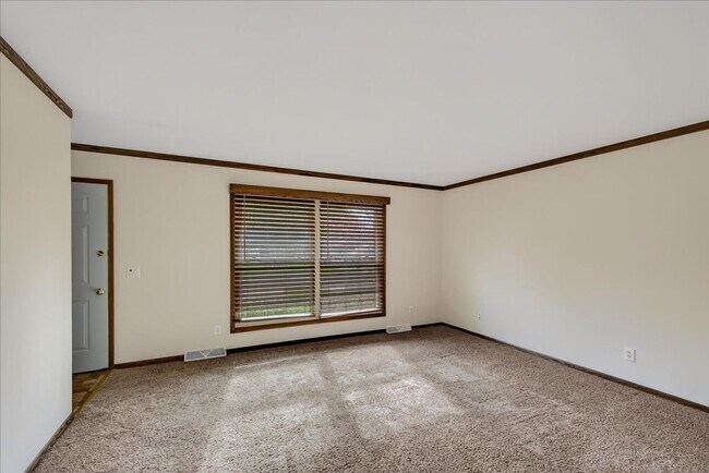Photo - 1806 Golden Oak Ln
