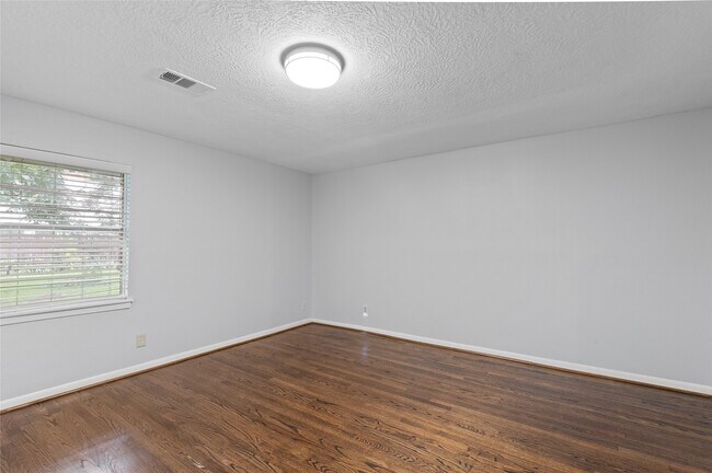 Photo - 118 E Thornton Rd