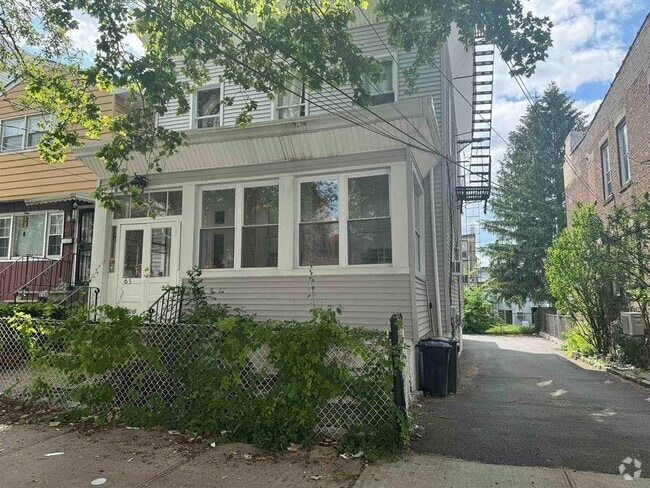 Building Photo - 65 Giles Ave Unit 1 Rental