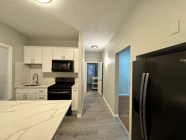 Building Photo - 10 Pearl St Unit 3