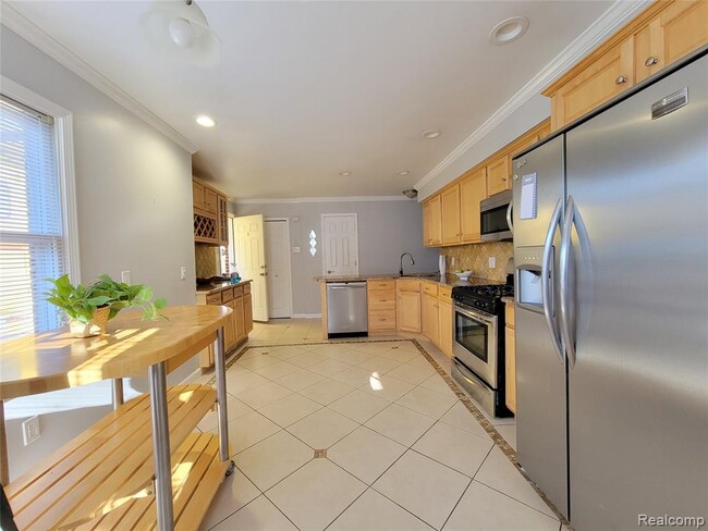 Photo - 18311 Norwich Rd