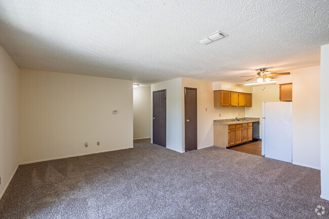 3BR, 2BA - 1200SF - Living Room