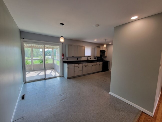 Photo - 3 bed, 1 bath, Close to South Bend Airport