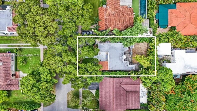 Photo - 633 Alcazar Ave