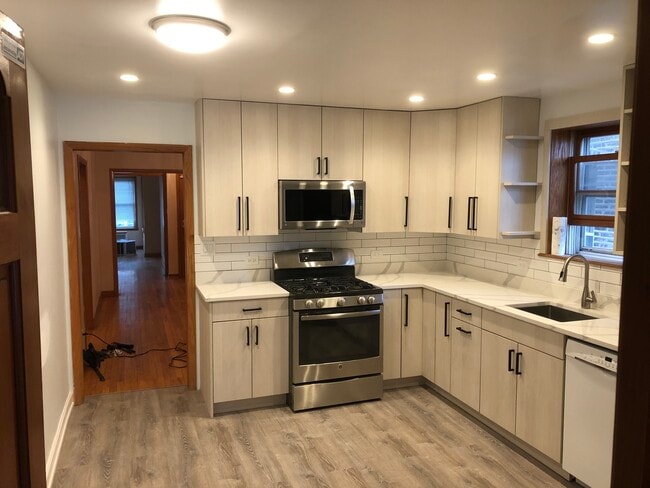 Building Photo - 4729 N Kedvale Ave Unit 1 Rental
