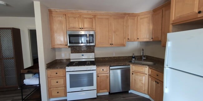 Photo - 750 Bellomy St