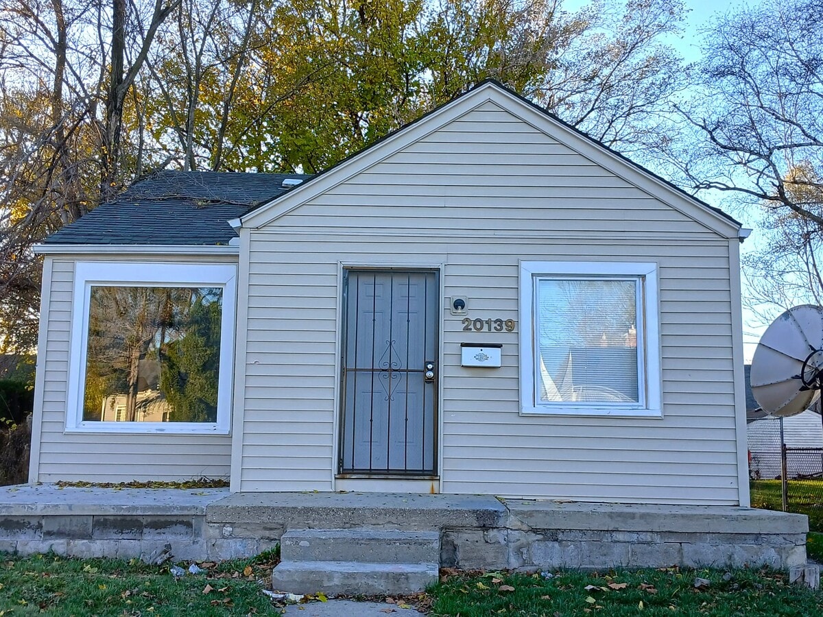 Photo - 20139 Pinehurst St House