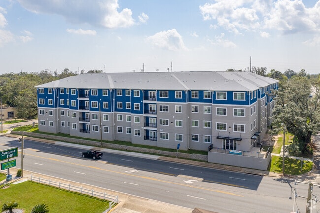 Vista 17 at Cervantes