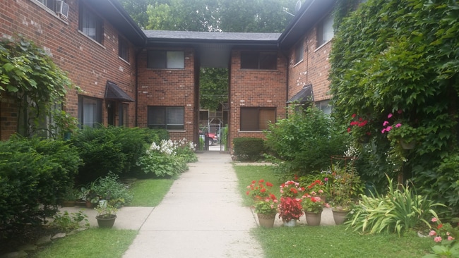 Courtyard - 5440 S Kimbark Ave Townhome