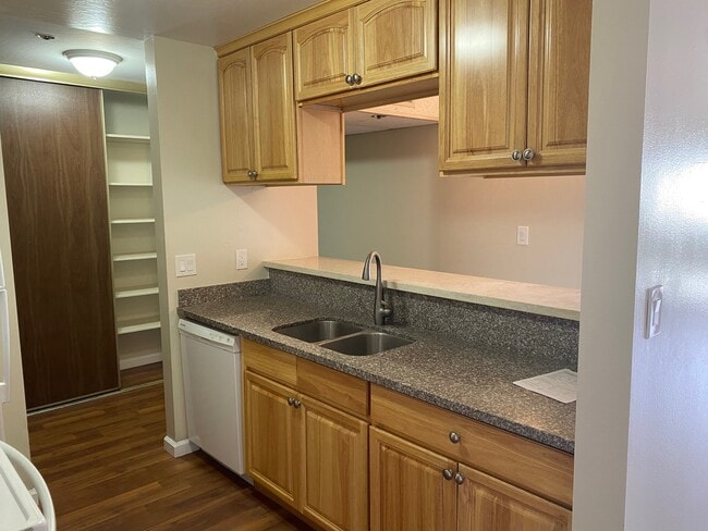 Kitchen - 281 Juana Ave Unit 304