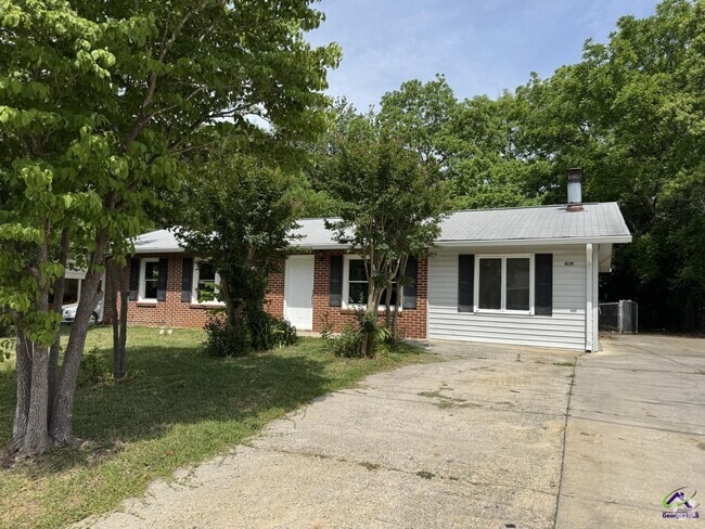 Building Photo - 204 Mike St Rental