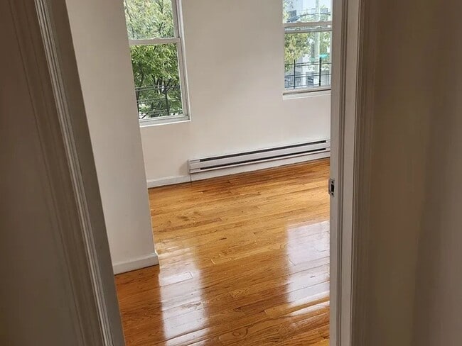 Photo - 3663 Bronxwood Ave Unidad 2ND FLOOR