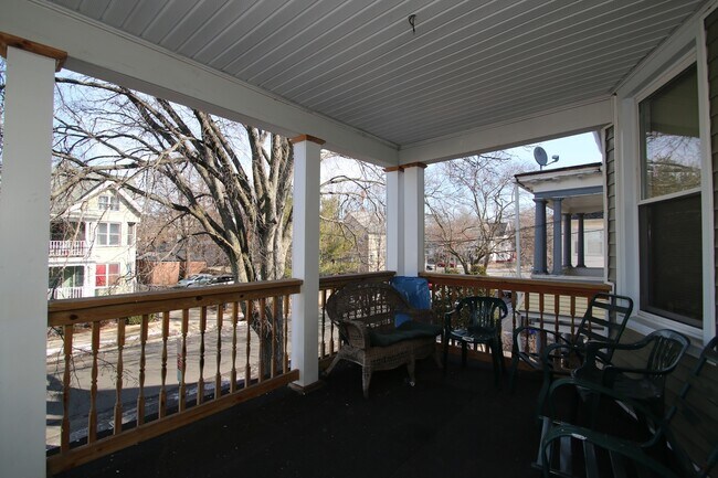 146 Gilbert Ave Unit 2nd Fl