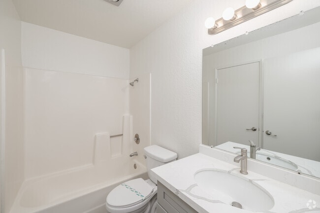 2BR, 2BA - 893SF - Second Bathroom