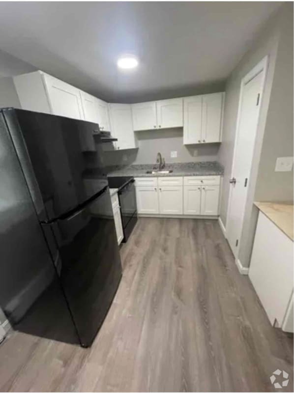 Building Photo - 7 Village St Rental
