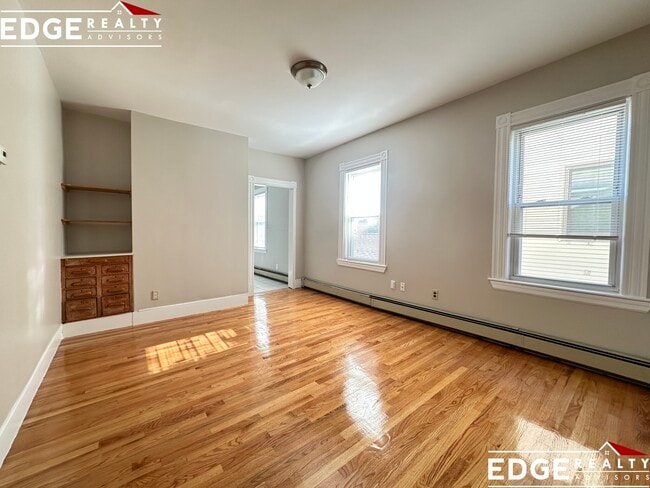 Photo - 315 Warren St