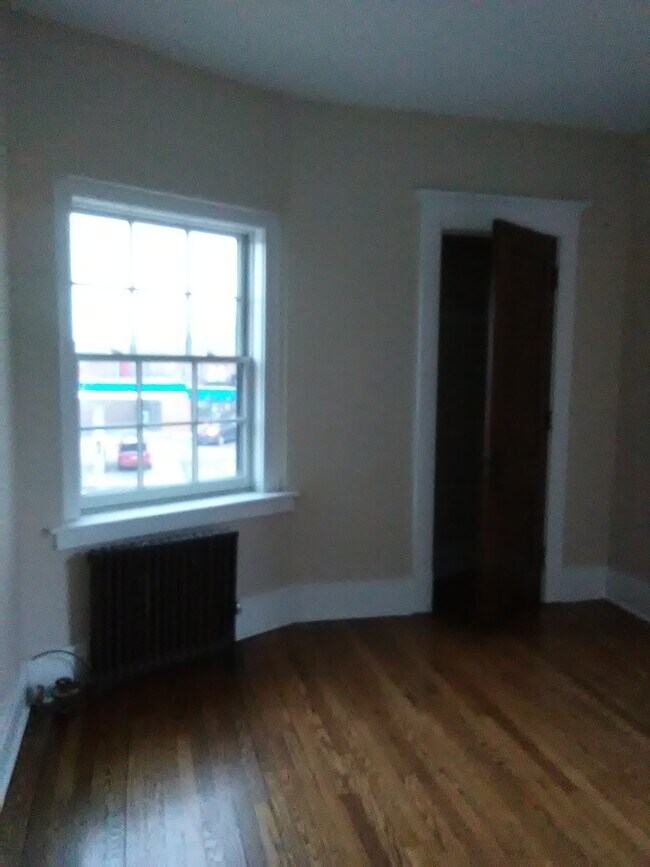 2 bedrooms with large windows - 3210 Main St Unit Apartment 1