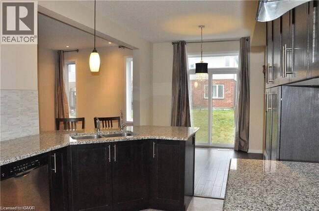 Photo - 414 Bamberg Crescent