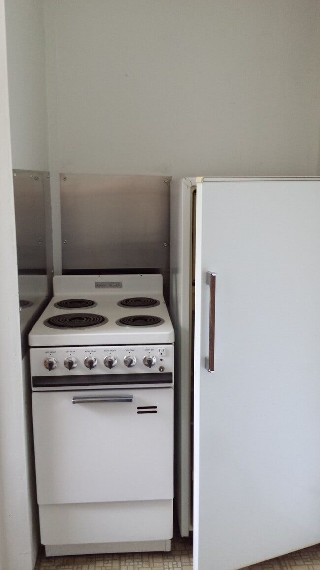 Kitchen2 - 335 NE Kamiaken St