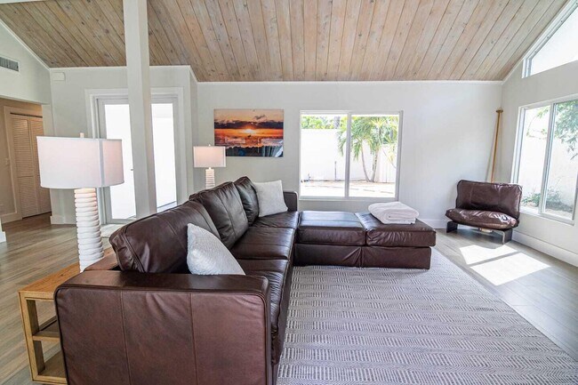 Photo - 103 W Sandpiper Cir